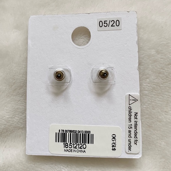 ⭐️ NEW Express Cubic Zirconia Earrings - Picture 4 of 5